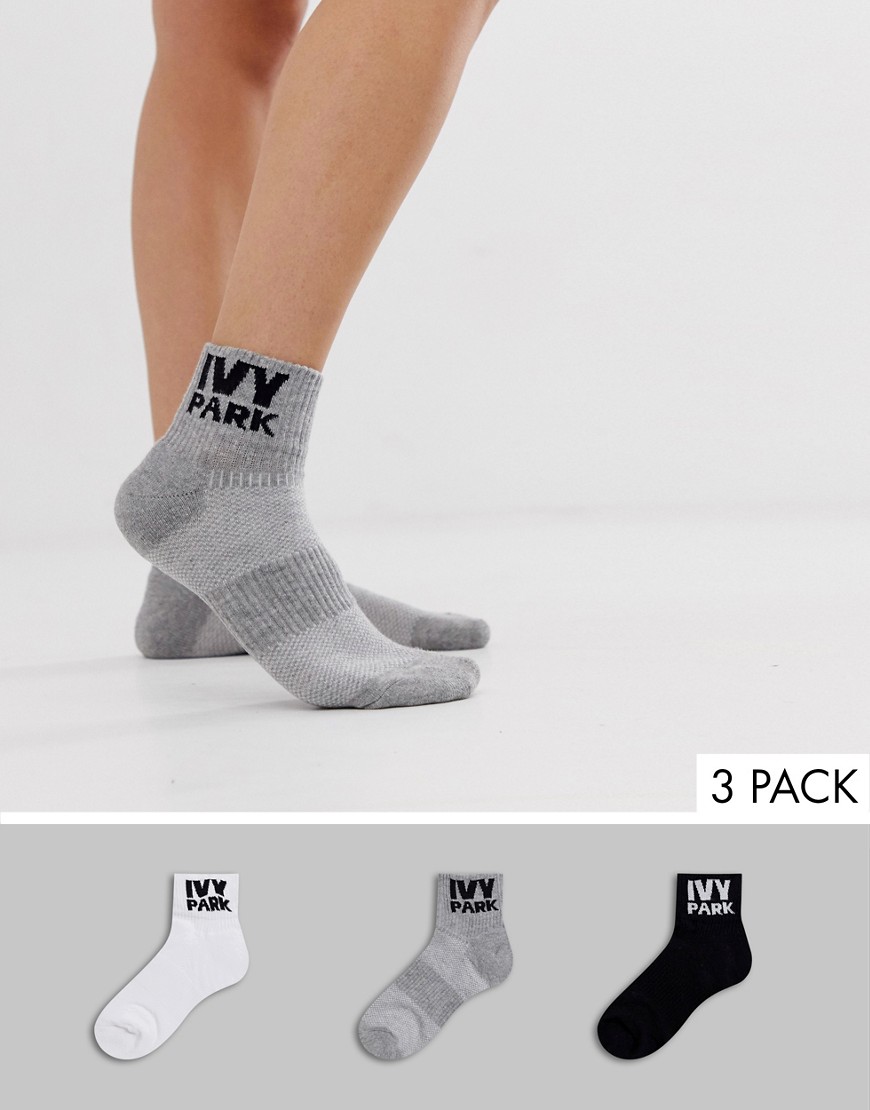 Ivy Park - Confezione da tre paia di calzini con logo-Bianco