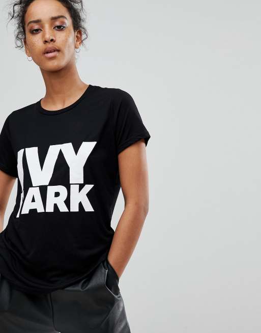 plade dobbeltlag Uretfærdighed Ivy Park Logo T-Shirt In Black | ASOS