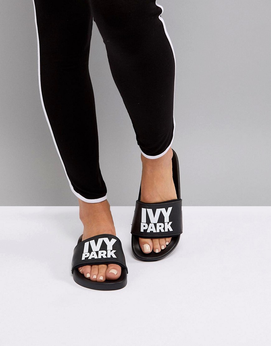 Ivy Park - Zwarte slippers met logo