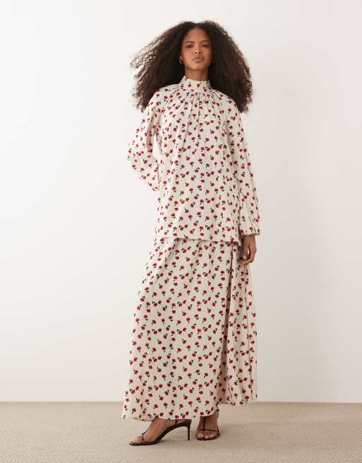 IYAL - Coordinato con top accollato con maniche svasate e gonna lunga color crema con stampa di rose