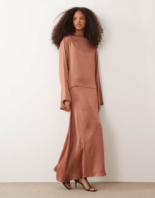 IYAL - Coordinato in raso martellato con top a tunica accollato e gonna midi color ruggine