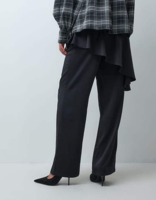 IYAL ensemble coordonné noir avec détail mini-jupe et pantalon droit, 3 de 5