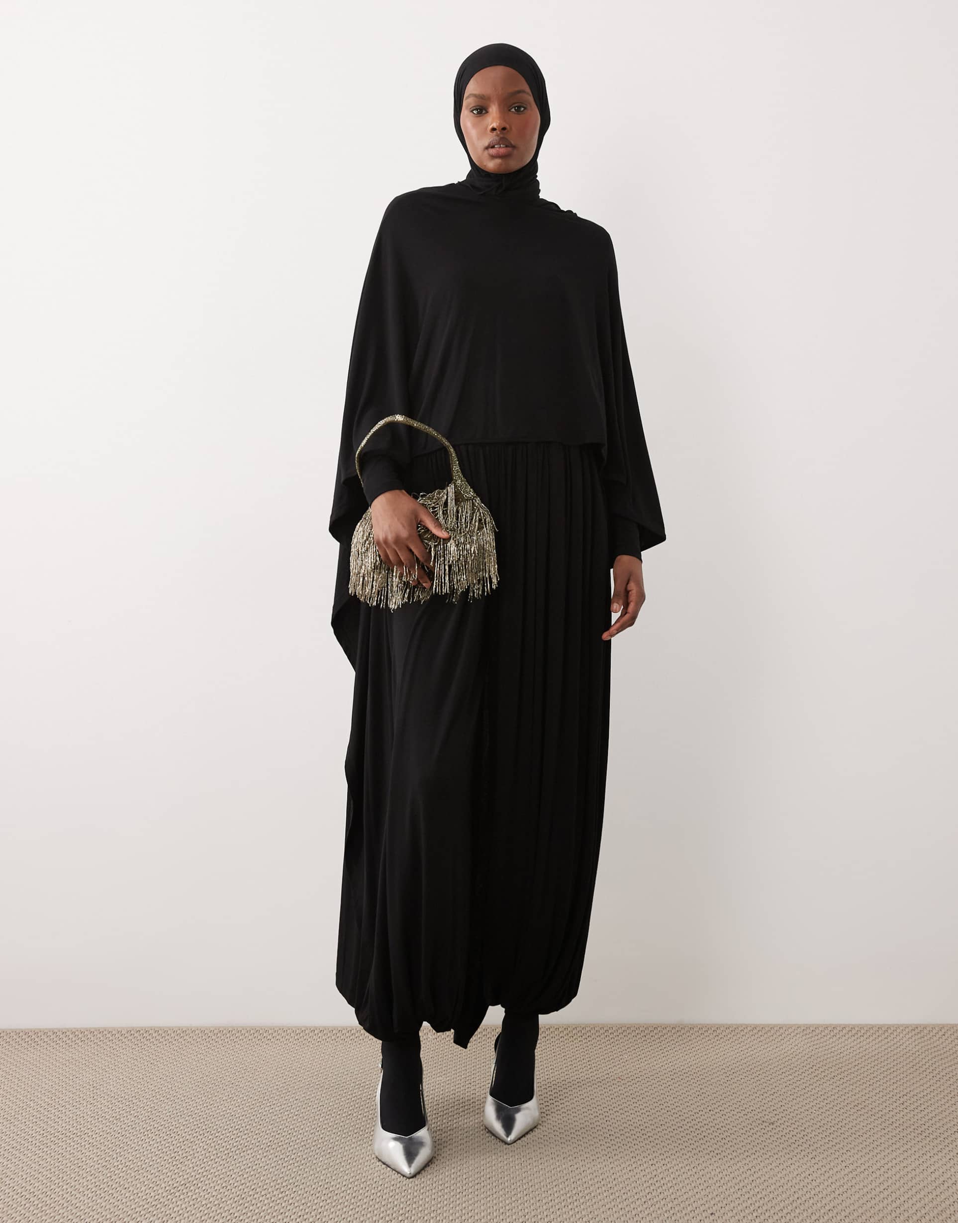 iyal long sleeve jersey cape in black