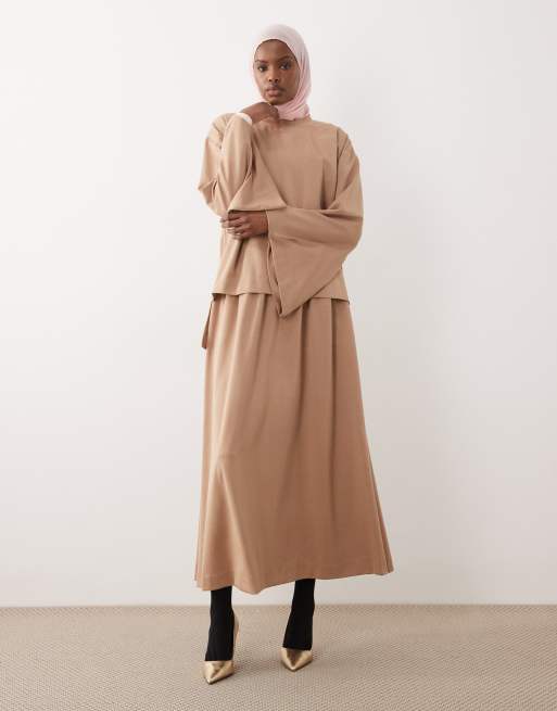 IYAL - Luxe - Coordinato con top a maniche ampie, abaya e gonna lunga color cammello