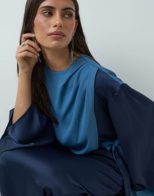 IYAL maxiklänning i crepe med kontrasterande capedetalj i marinblått och blått, 5 av 5