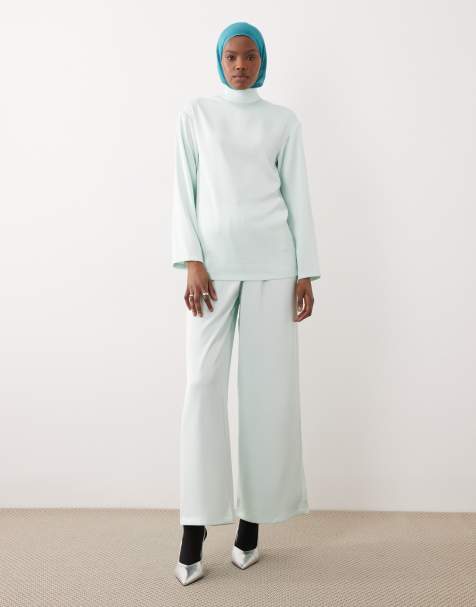 IYAL – Mintgrönt set med byxor, draperad cape och topp med krage - view 1