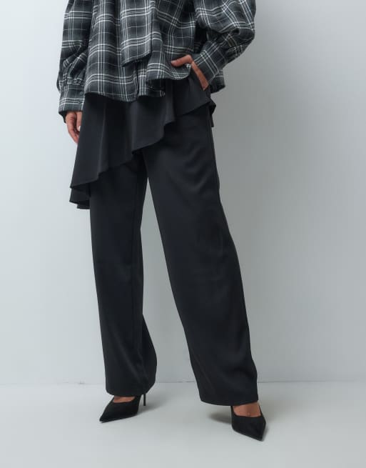 IYAL pantalón recto con detalle de minifalda, conjunto, en negro, 2 de 5