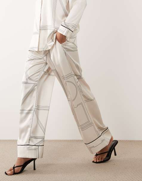 IYAL - Pyjamabroek met contrasterende biezen in crèmekleurige geometrische print, deel van co-ord set - view 1