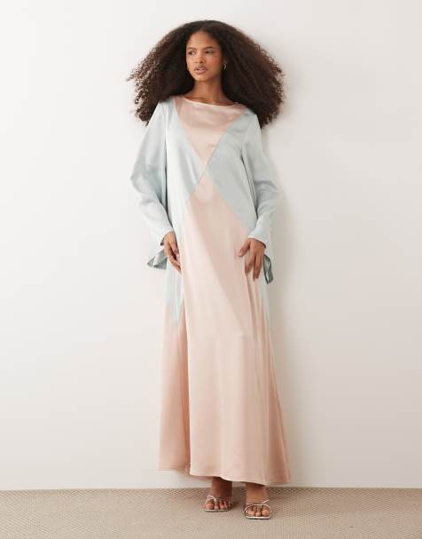 IYAL - Robe longue en satin à empiècements contrastants et manches cloche - Crème et sauge - view 1