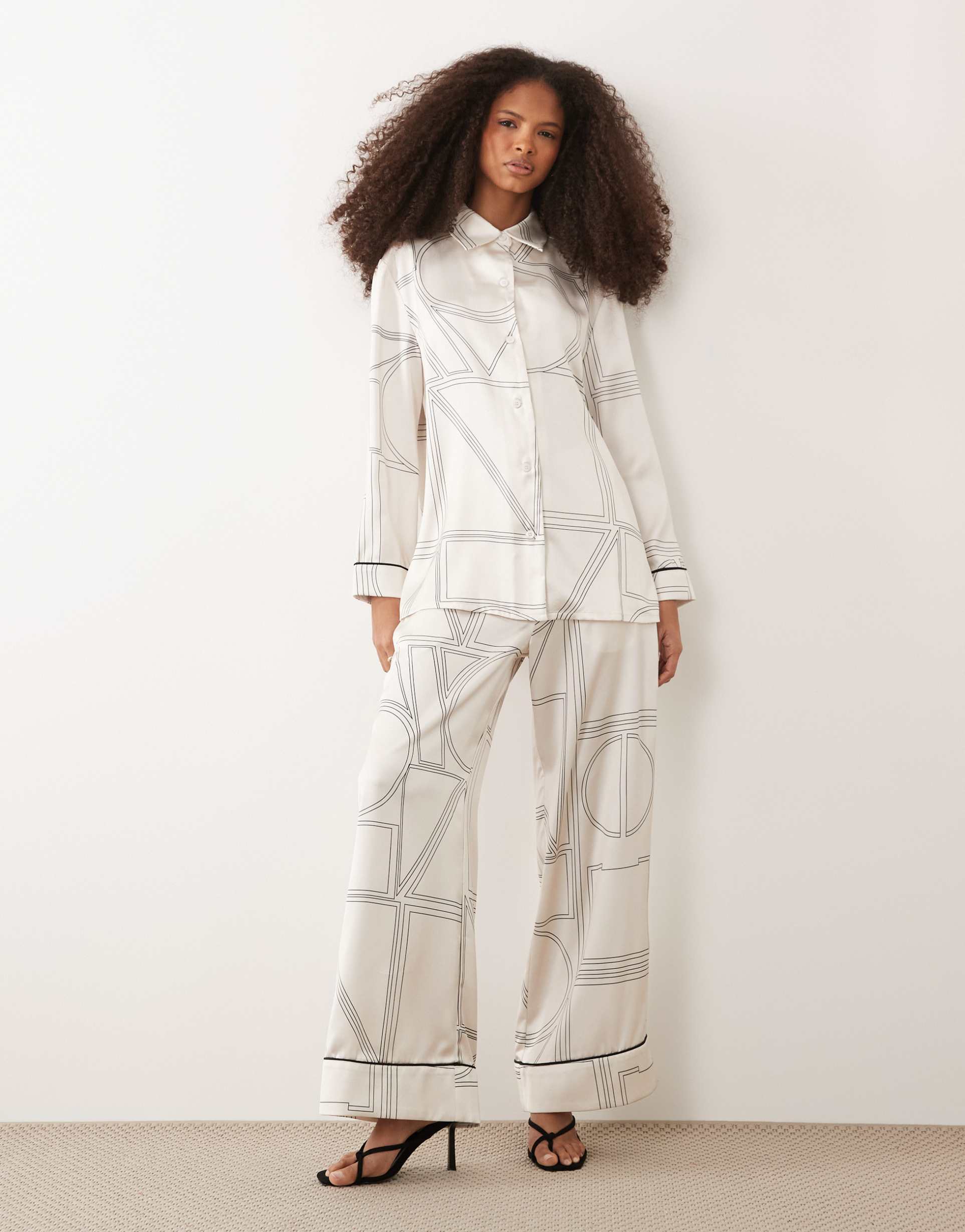 iyal satin contrast piping shirt in cream abstract print - part of a set