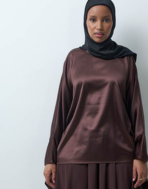 IYAL top satinado de conjunto con manga drapeada extrema en chocolate, 3 de 4