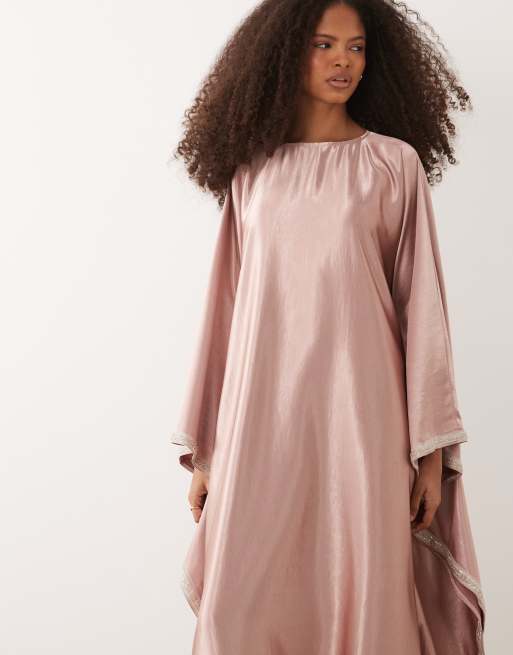 IYAL - Vestito lungo stile caftano in raso rosa tenue con pannelli laterali decorati, 2 di 4