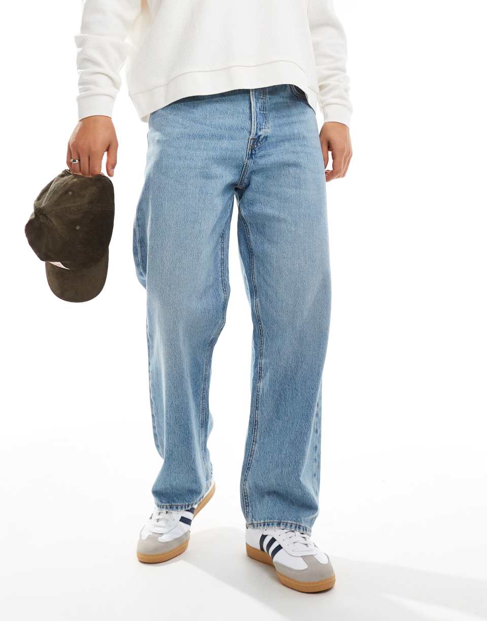 Baggy jeans, mid blue