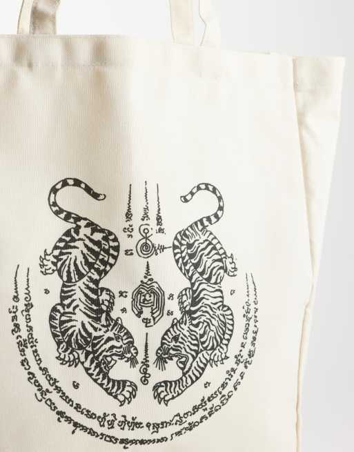 Jack & Jones - bolso tote de lona con estampado de tigre en blanco roto, 4 de 4