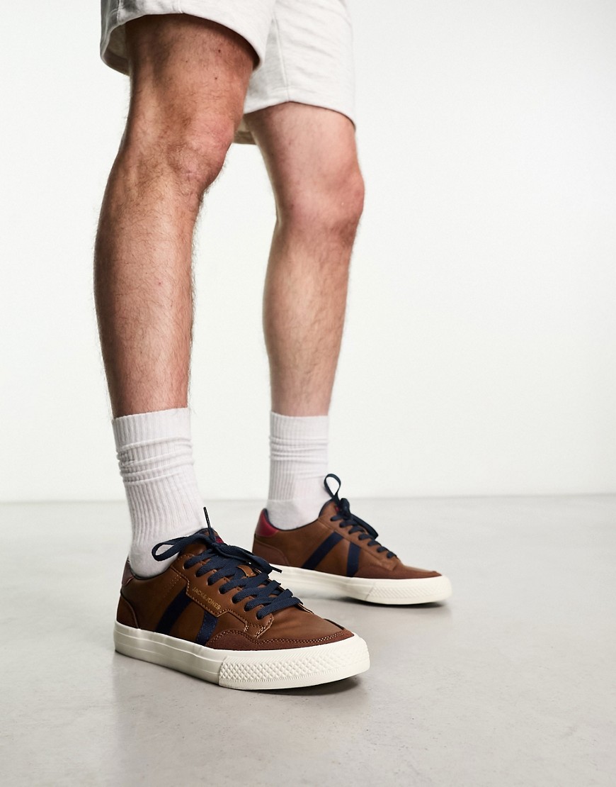 jack & jones - brune sneakers i imiteret læder med kontrastpaneler
