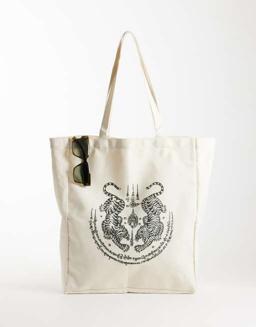 Jack & Jones canvas toteväska med tigertryck i offwhite, 2 av 4