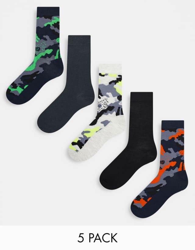 Jack & Jones Charles 5 pack socks in black and gray camo print