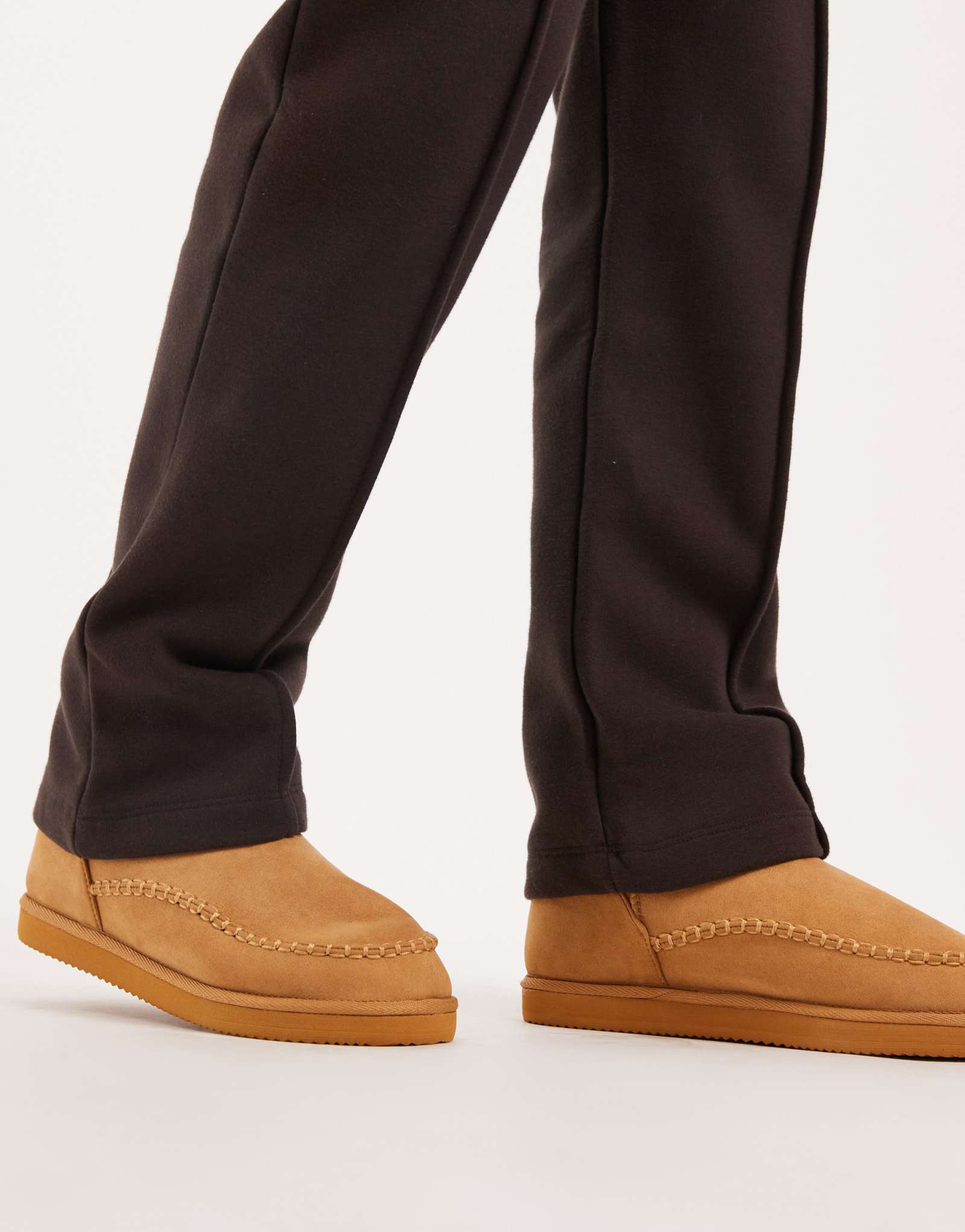 Ботильоны-тапочки из искусственной замши Jack &Jones на массивном каблуке коричневого цвета