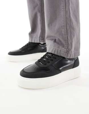  chunky trainer with contrast sole 