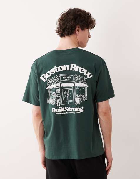 Jack & Jones – Ciemnozielony T-shirt z nadrukiem Boston Coffee Shop na plecach - view 1
