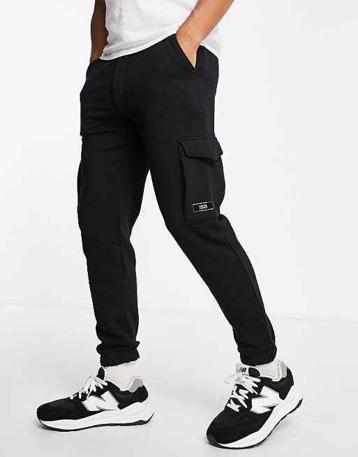 Jack & Jones Core cargo joggers in black