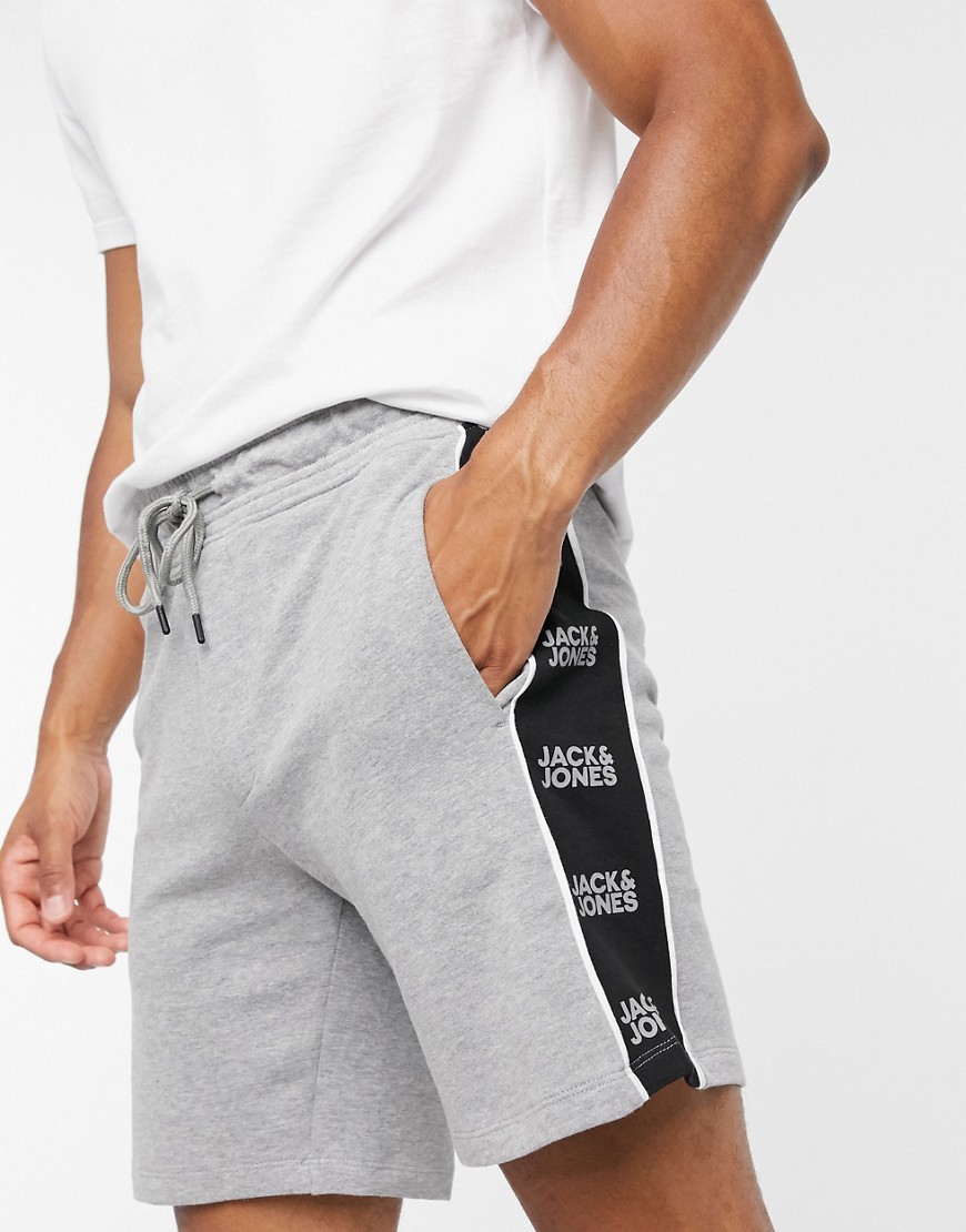 Jack & Jones – Core – Grå jersey-shorts med sidorand och logga