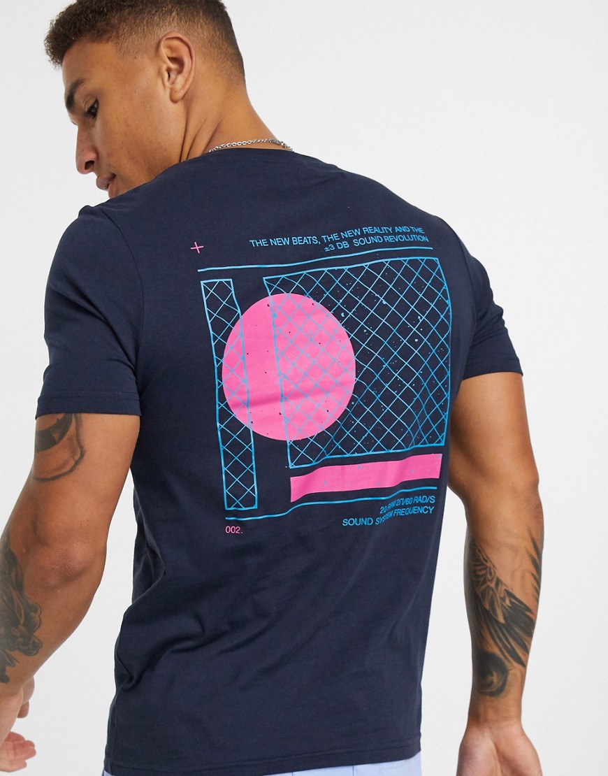 Jack & Jones – Core – Marinblå t-shirt med mönster baktill