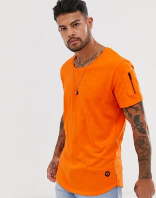 Jack & Jones – Core – Orange t-shirt med djup halsringning och rundad nederkant