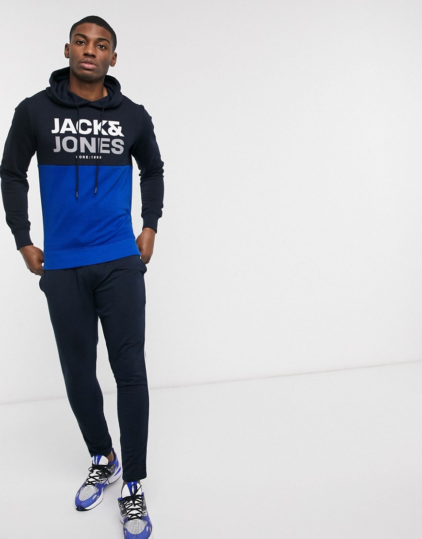 Jack & Jones – Core – Panelsydd huvtröja i modell som dras över huvudet-Marinblå