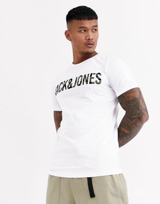 Jack & Jones – Core – Vit t-shirt med kamouflagemönstrad logga