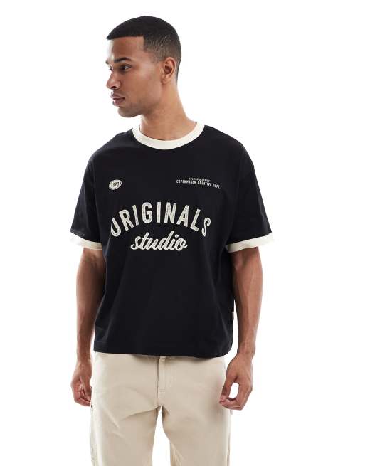 Jack & Jones – Czarny T-shirt oversize o krótkim fasonie z kontrastowym wykończenie i nadrukiem