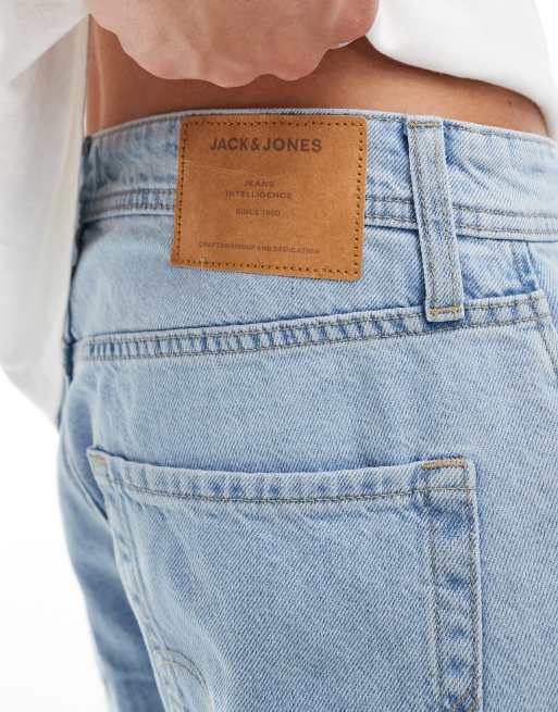 Jack & Jones – Eddie – Locker geschnittene Jeans in hellblauer Waschung, 4 von 5