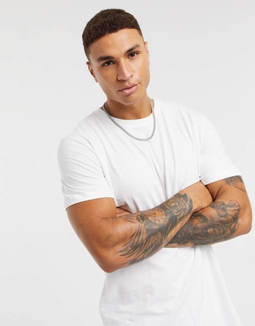 Jack & Jones Essentials – Czarny T-shirt o wydłużonym fasonie z zaokrąglonym brzegiem