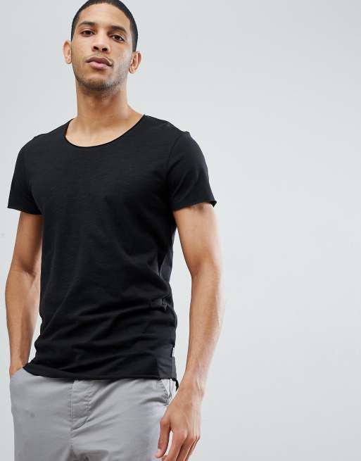 Jack & Jones – Essentials – Czarny t-shirt z dekoltem w kształcie litery U o wydłużonym fasonie
