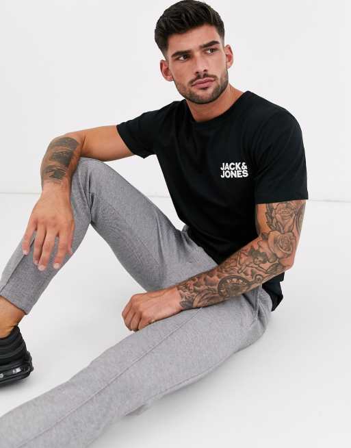 Jack & Jones Essentials - sort t-shirt med brystlogo