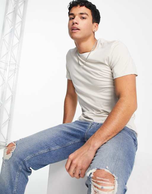 Jack & Jones Essentials – T-shirt o wydłużonym fasonie z zaokrąglonym brzegiem w kolorze złamanej bieli