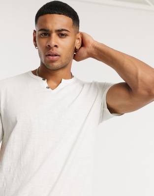 Essentials - Weißes T-Shirt mit offenem Henley-Kragen Weiß S