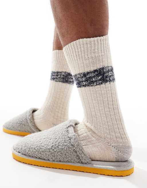 Jack & Jones fluffy slip on slippers in grey, 2 of 4
