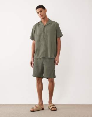 Freizeit-Set aus Hemd und Shorts in Khaki-Grün Grün M
