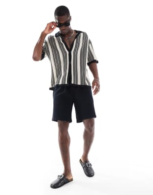 Gestrickte Shorts mit Waffelmuster in Schwarz Schwarz S