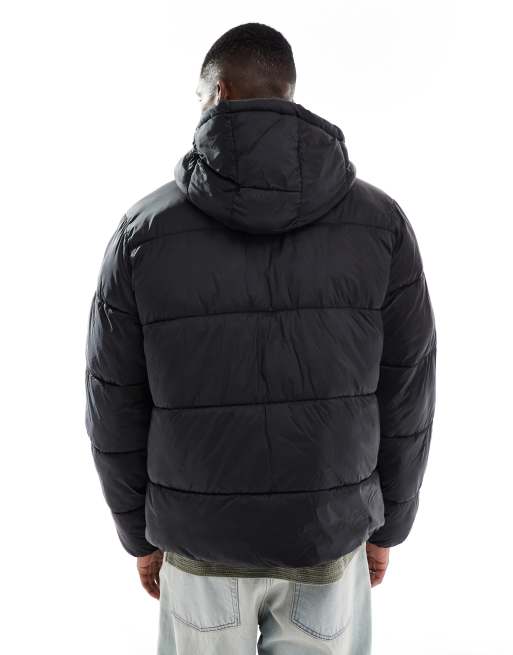Jack & Jones - Gewatteerd jack met capuchon en glanzend oppervlak in zwart, 3 van 5