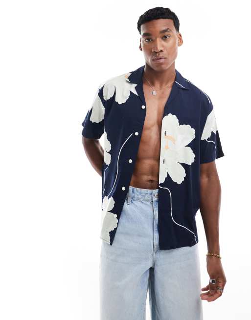 Jack & Jones – Granatowa koszula z kołnierzykiem kubańskim w duży kwiatowy wzór 