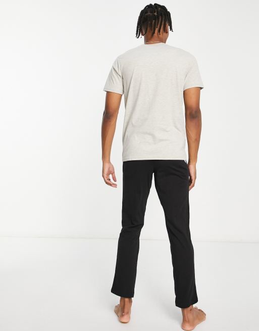 Jack & Jones – Grått och svart mysset med t-shirt och byxor , 2 av 4