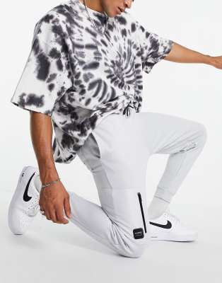 loose fit cargo sweatpants