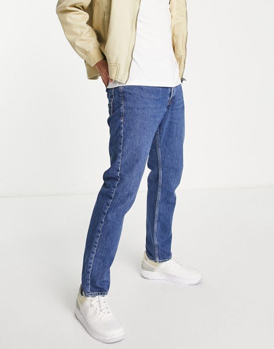 https://images.asos-media.com/products/jack-jones-intelligence-chris-loose-fit-jeans-in-dark-blue-rinse/203568525-1-navy?$n_550w$&wid=550&fit=constrain