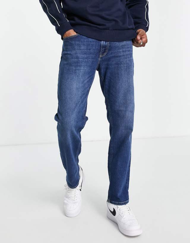 Jack & Jones - intelligence clark regular fit jeans in mid wash blue