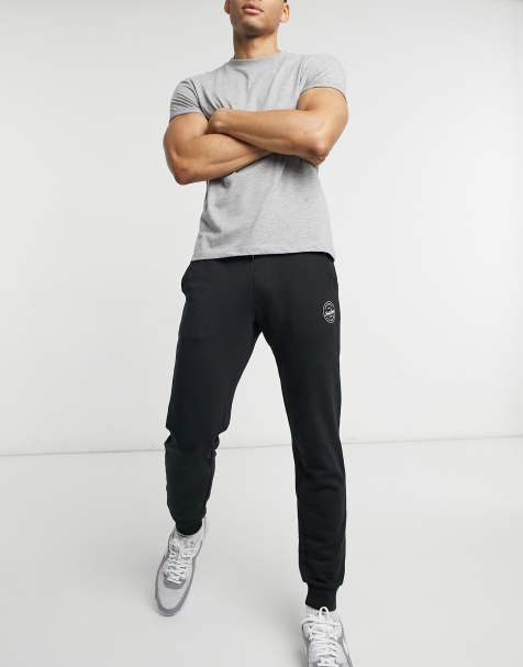 Jack & Jones Intelligence slim trackies in black
