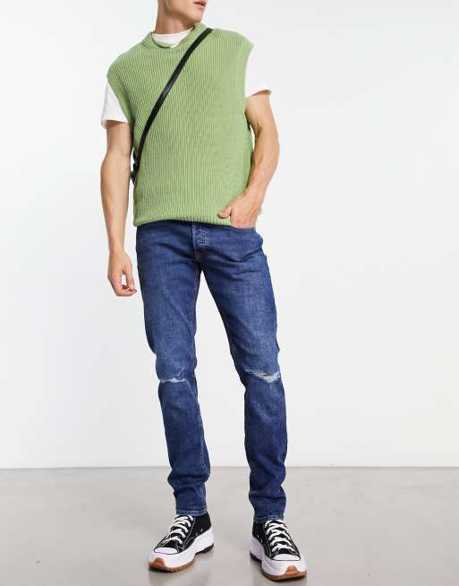 Stretch denim carrot fit jeans with rips