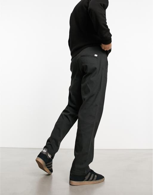 Jack & Jones Intelligence kane loose fit chino in black, 2 of 4