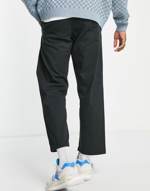 Jack & Jones Intelligence loose fit cropped chinos in black, 2 of 4